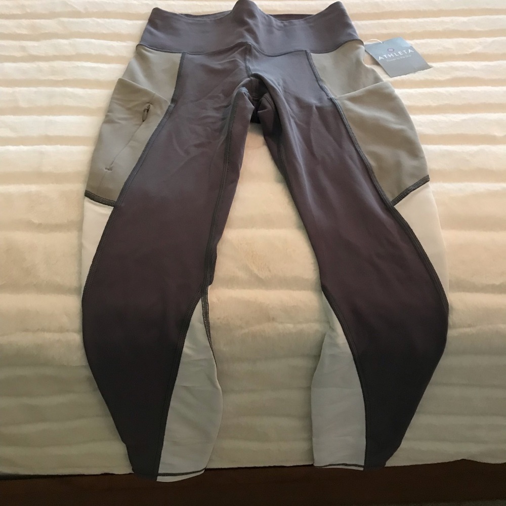 Athleta Contentor tight in color Silver bell